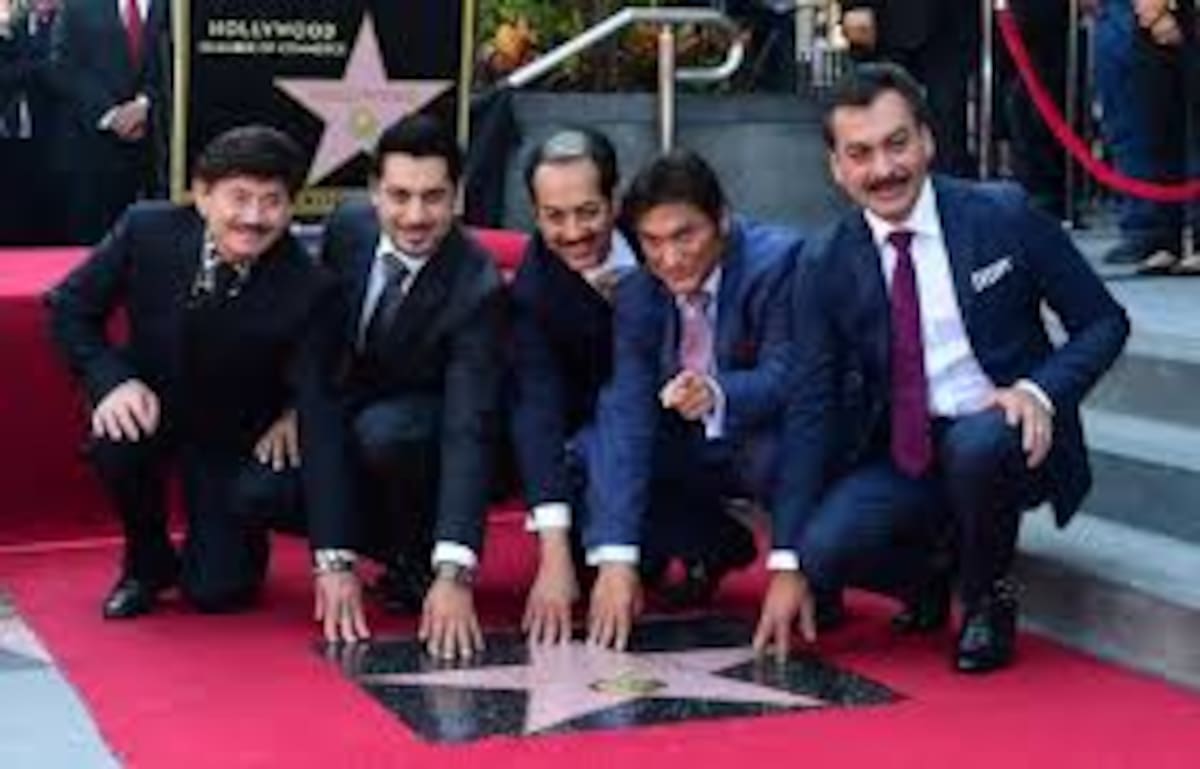 Los Tigres del Norte: Banda norteña inmortalizada por su influencia cultural y musical.