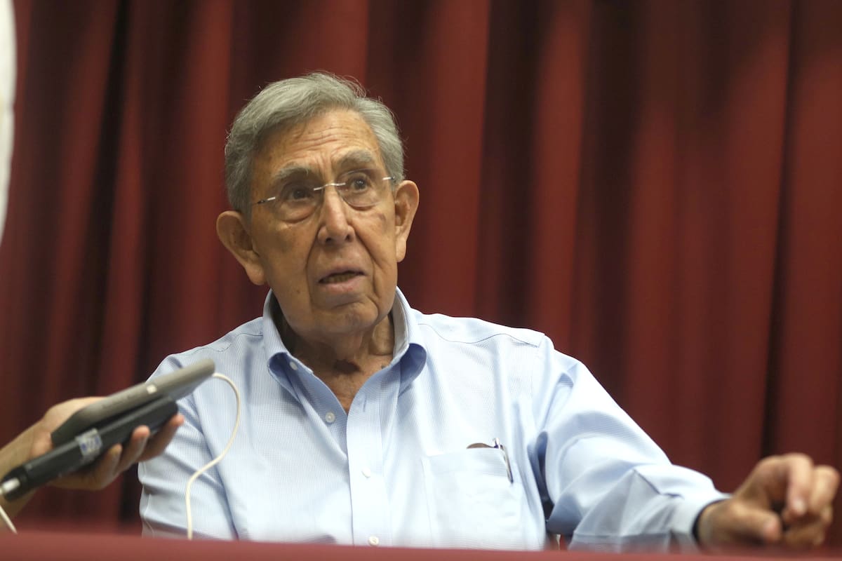 Cuauhtémoc Cárdenas propone eliminar plurinominales, abrir partidos y condicionar financiamiento público al respaldo en las urnas