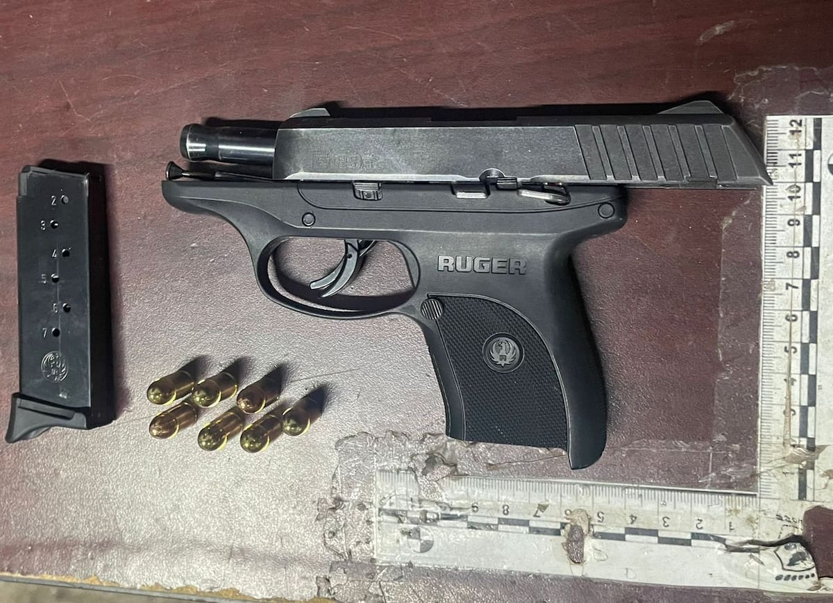 Un hombre armado fue detenido la madrugada de este domingo en Mexicali, luego de que autoridades atendieran un reporte de una mujer en riesgo de violencia en el fraccionamiento Valle de Puebla. l Foto: Cortesía