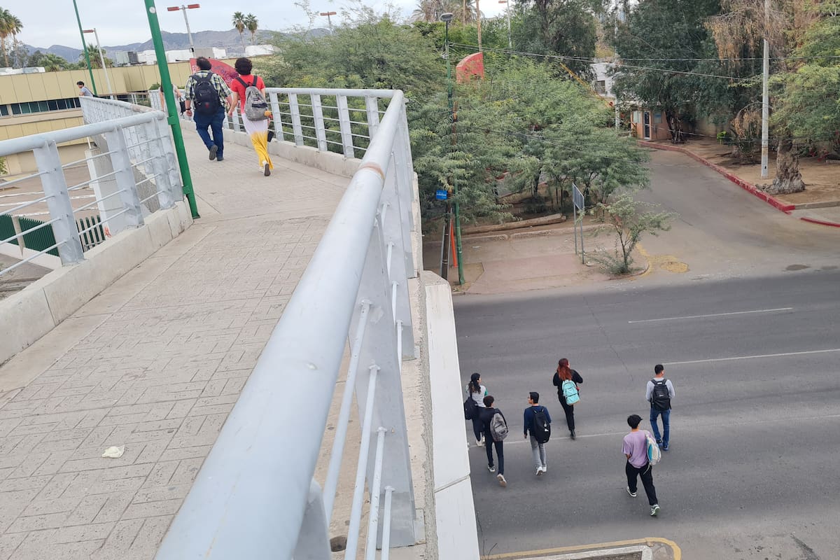Estudiantes de la Unison piden eliminar puente peatonal del Luis Encinas