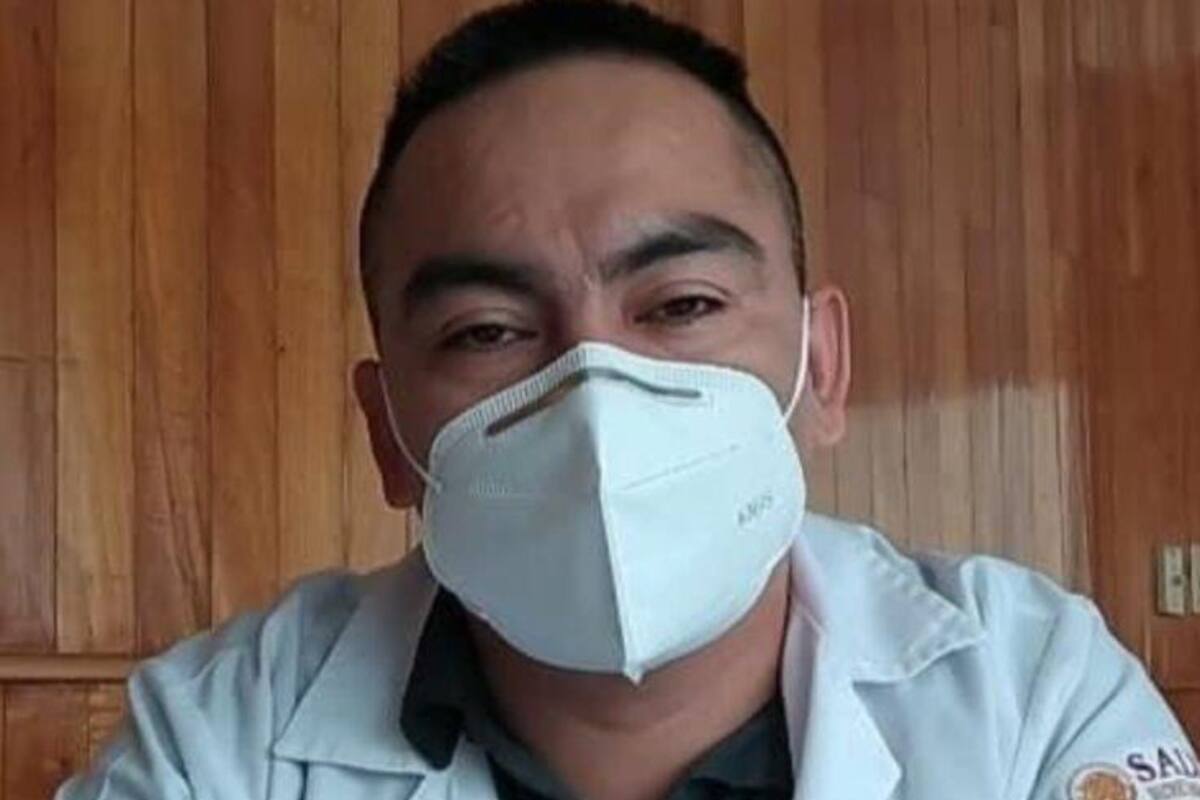 Arrestan al Dr. Vicente Grajales tras muerte de paciente con Covid-19; gremio médico protesta