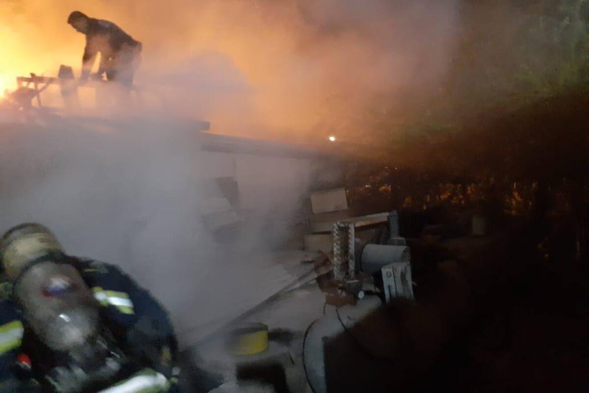 Atienden dos incendios