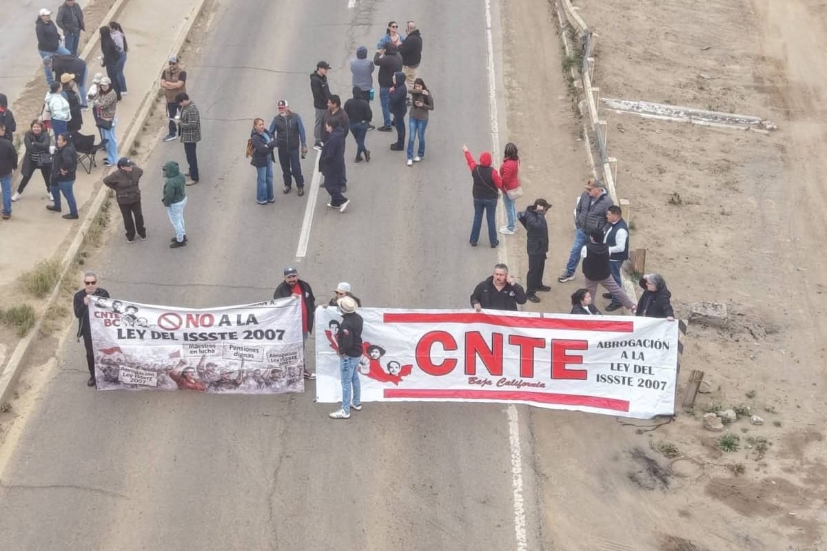 Maestros del CNTE anuncian bloqueo en la carretera de San Quintín