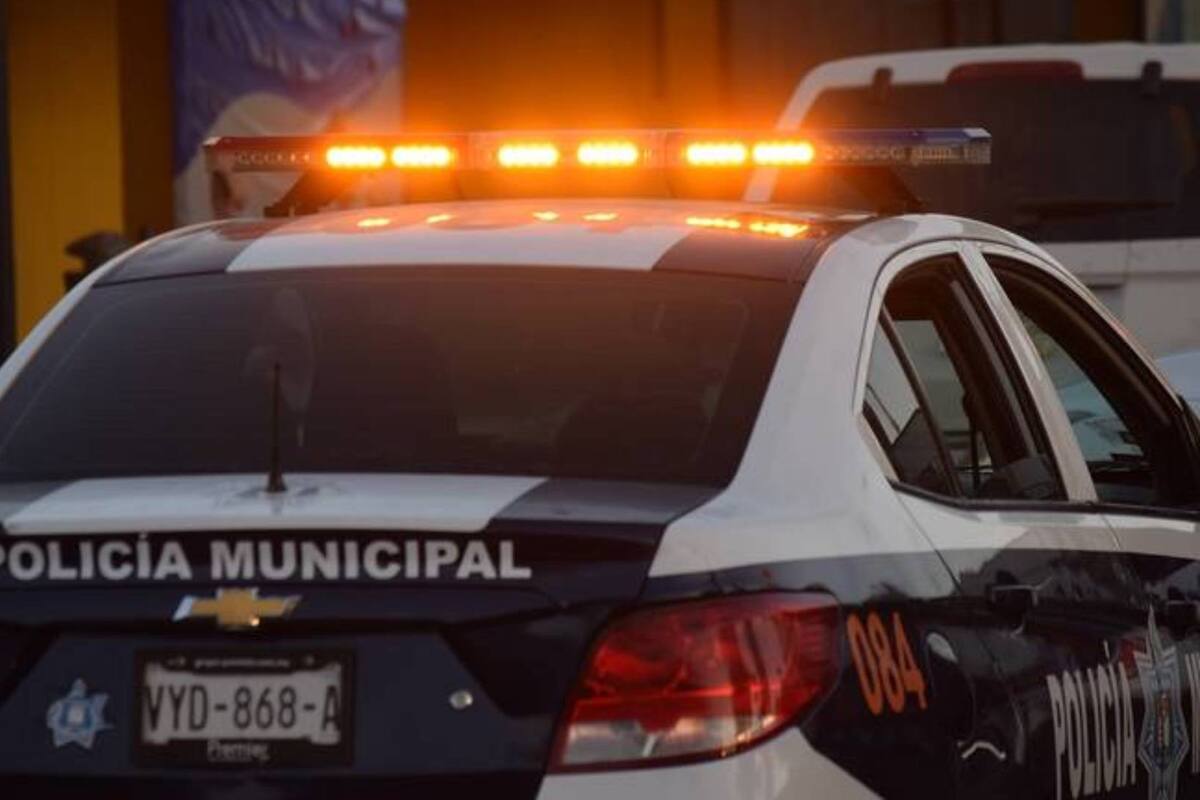 Automóvil se estampa contra cochera de domicilio en colonia Ley 57: Hermosillo