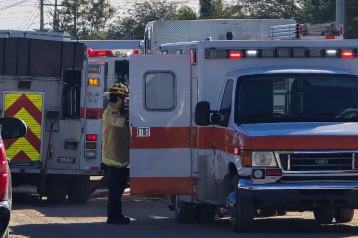 Bombero es trasladado a hospital tras accidente al combatir un incendio
