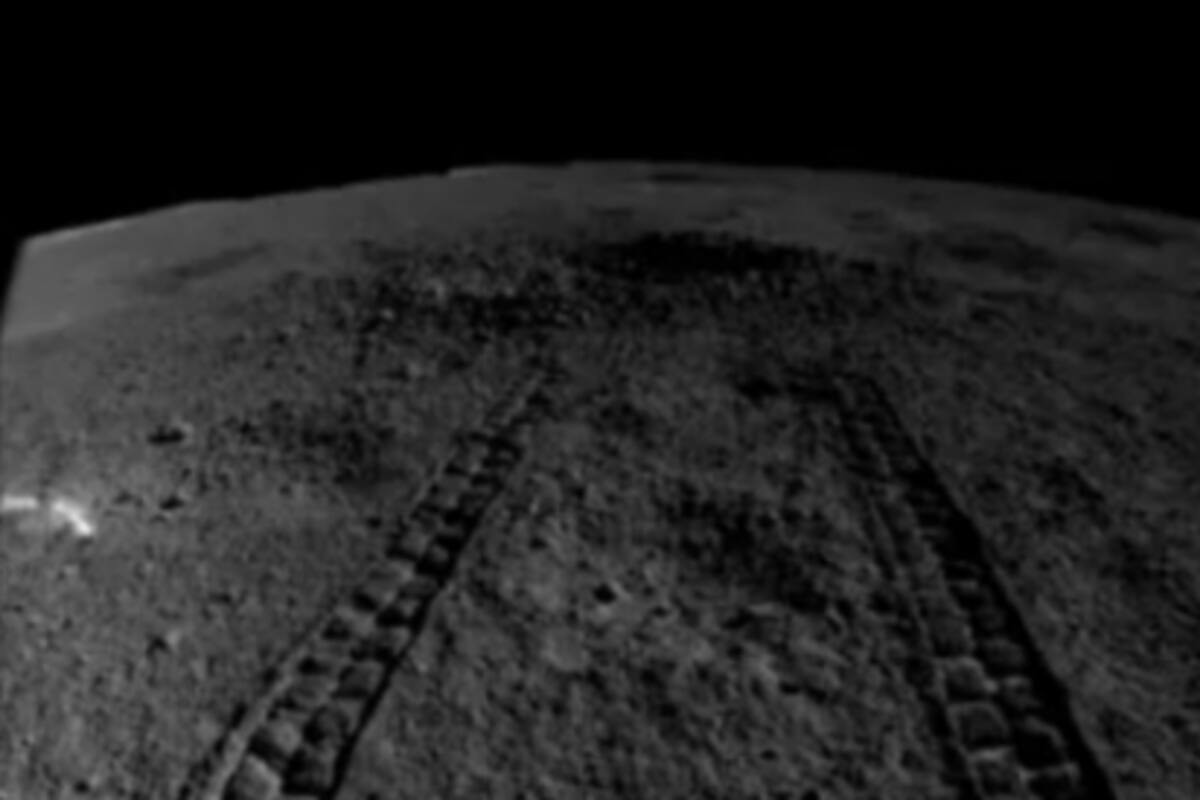 China descubre un "gel con un brillo misterioso" en el lado oscuro de la Luna