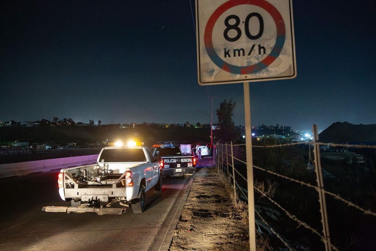Hallan cuerpo envuelto en cobija dentro de vagoneta abandonada en la Vía Rápida Alamar