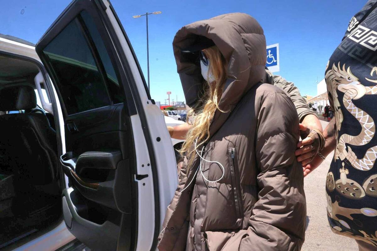 “Venía del Polo Norte”: Critican a Paulina Rubio por llegar enchamarrada a Hermosillo