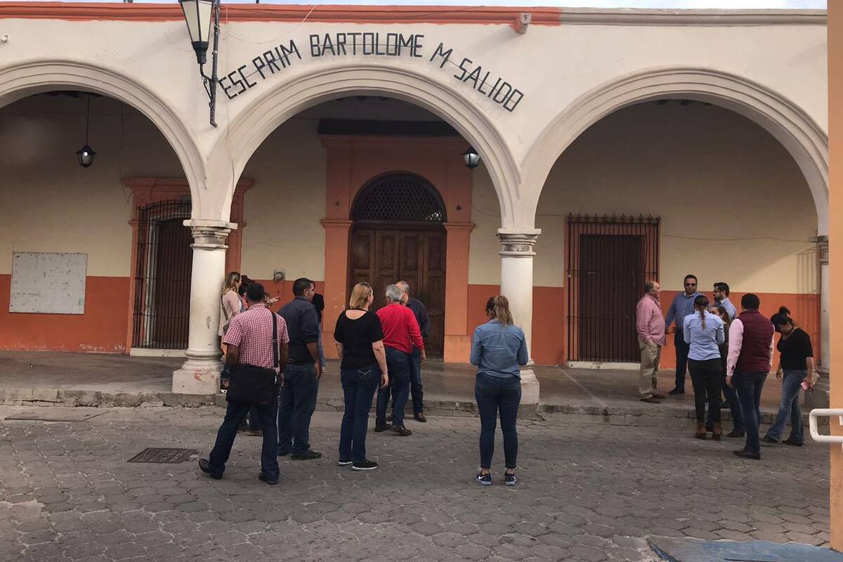 Papás de primaria de Álamos rechazan camión escolar