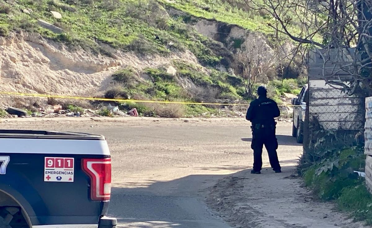 El cadáver fue localizado en la vía pública con huellas de violencia; la Fiscalía inició las investigaciones correspondientes. Foto: Border Zoom