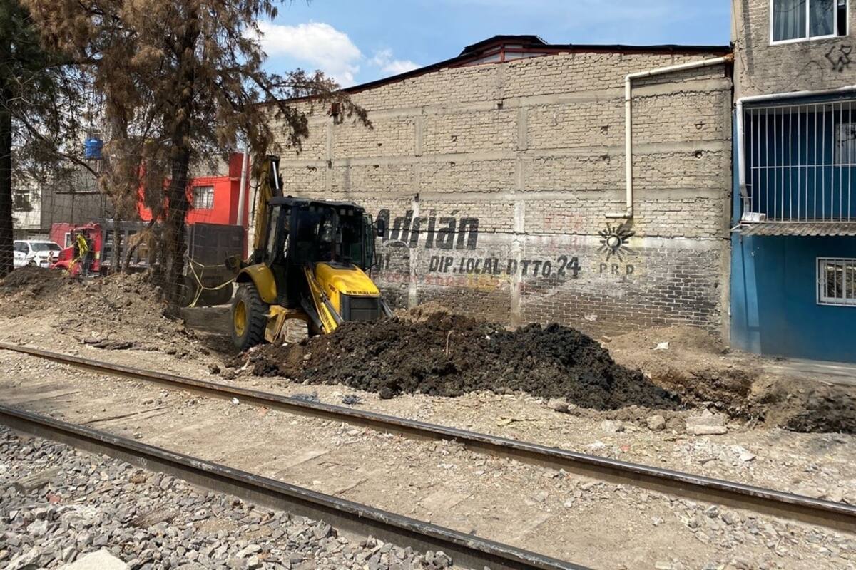 Reportan olor a combustible en Nezahualcóyotl; vecinos creen que el agua puede estar contaminada