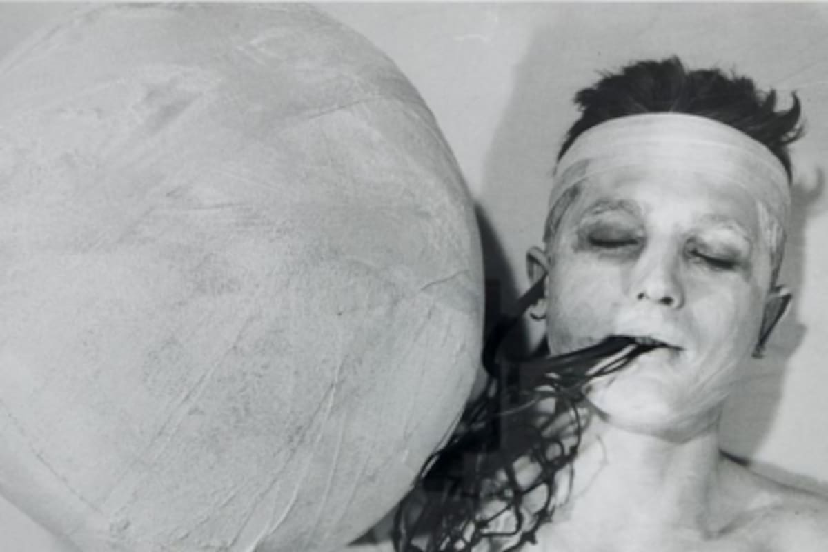 La controvertida performance de Rudolf Schwarzkogler en la Clínica de Arte