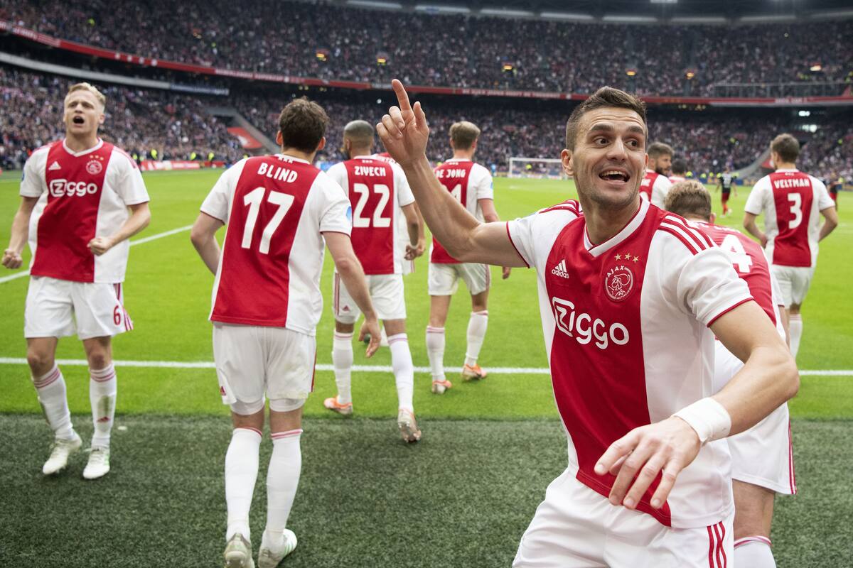 Por irse a ver al Ajax despiden a futbolista