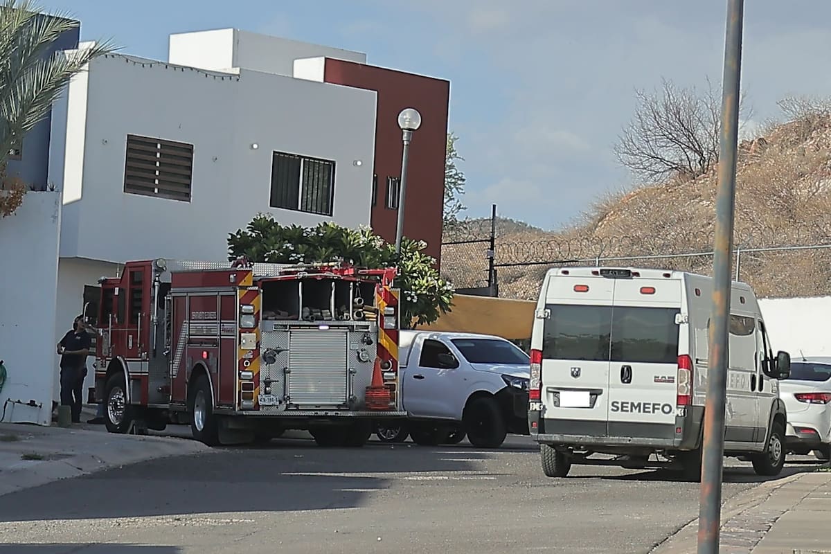 Muere hombre mientras trabajaba en el techo de una casa en Hermosillo, aparentemente por calor
