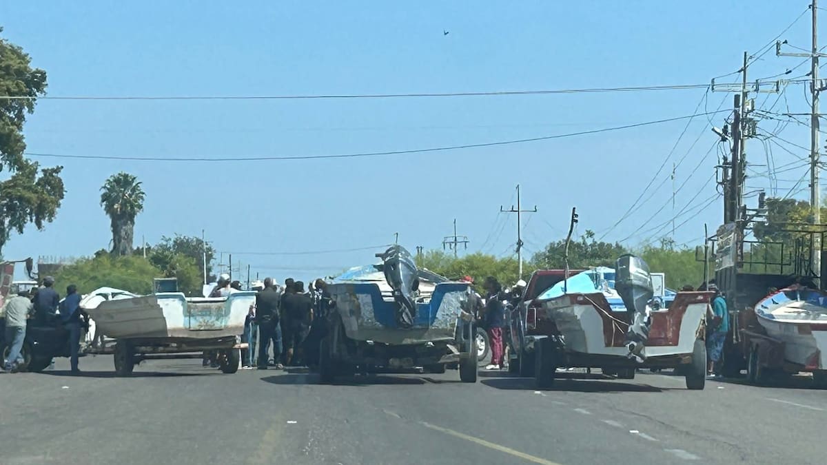 Pescadores del sur de Sonora bloquean carretera en Huatabampo en demanda de apoyos