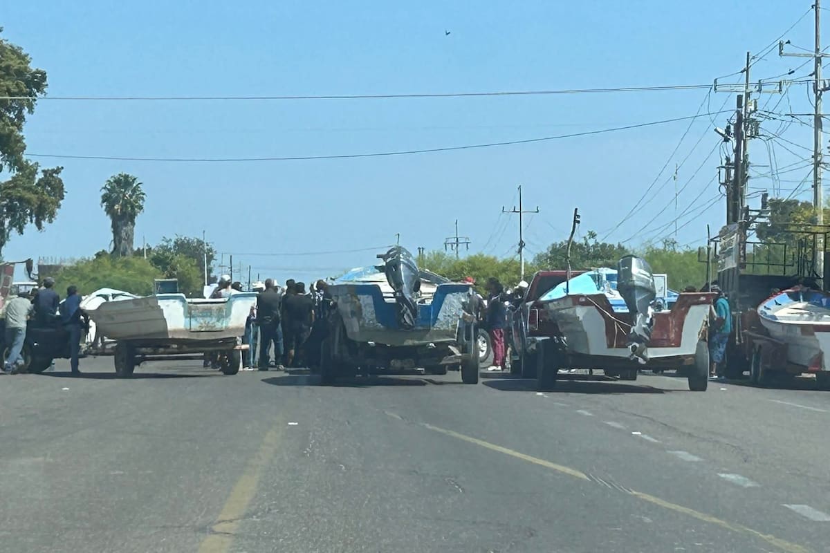 Pescadores del sur de Sonora bloquean carretera en Huatabampo en demanda de apoyos