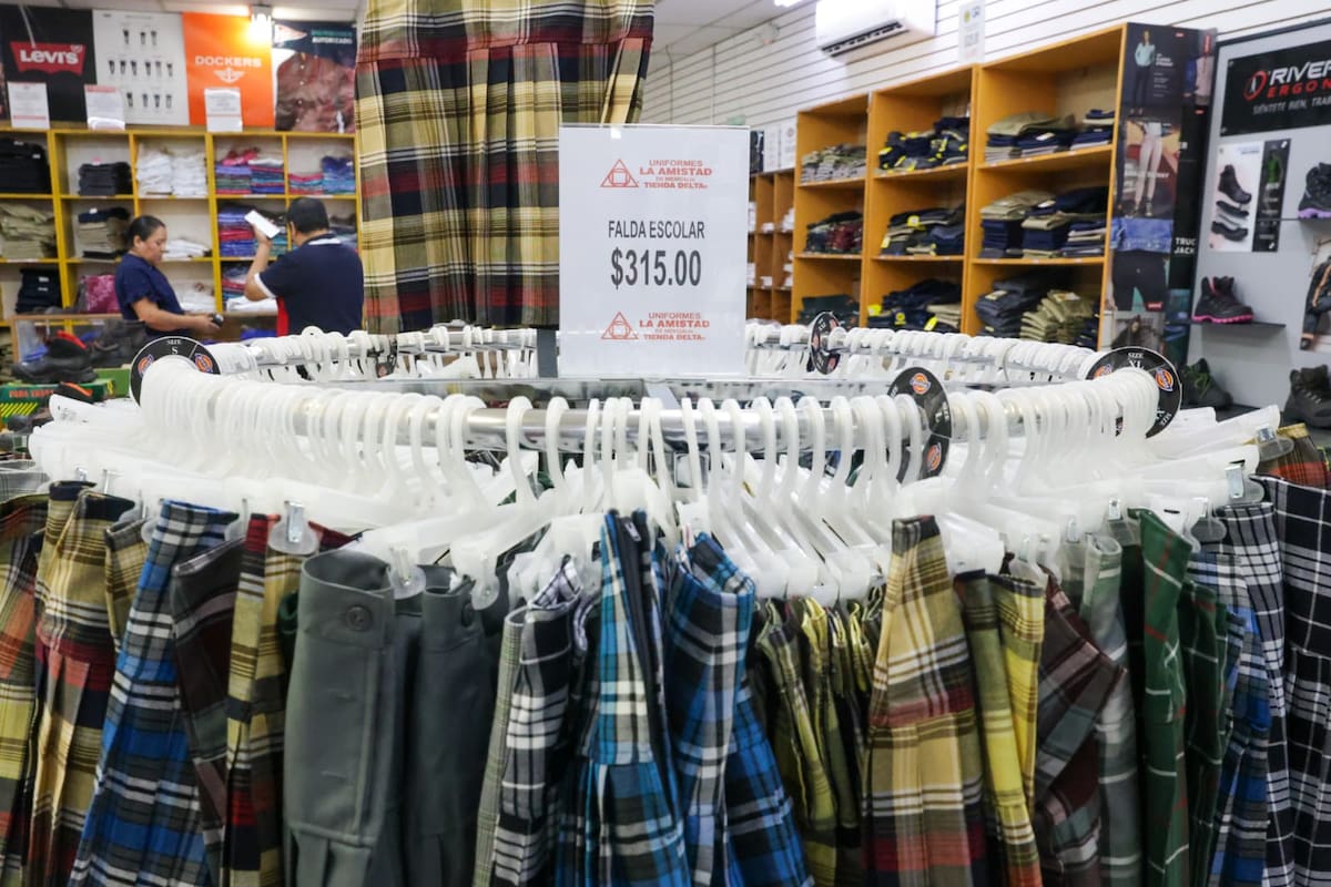 El bolsillo familiar a prueba este 31 de agosto: Presupuestos para uniformes escolares oscilan entre los 500 y más de mil pesos por hijo