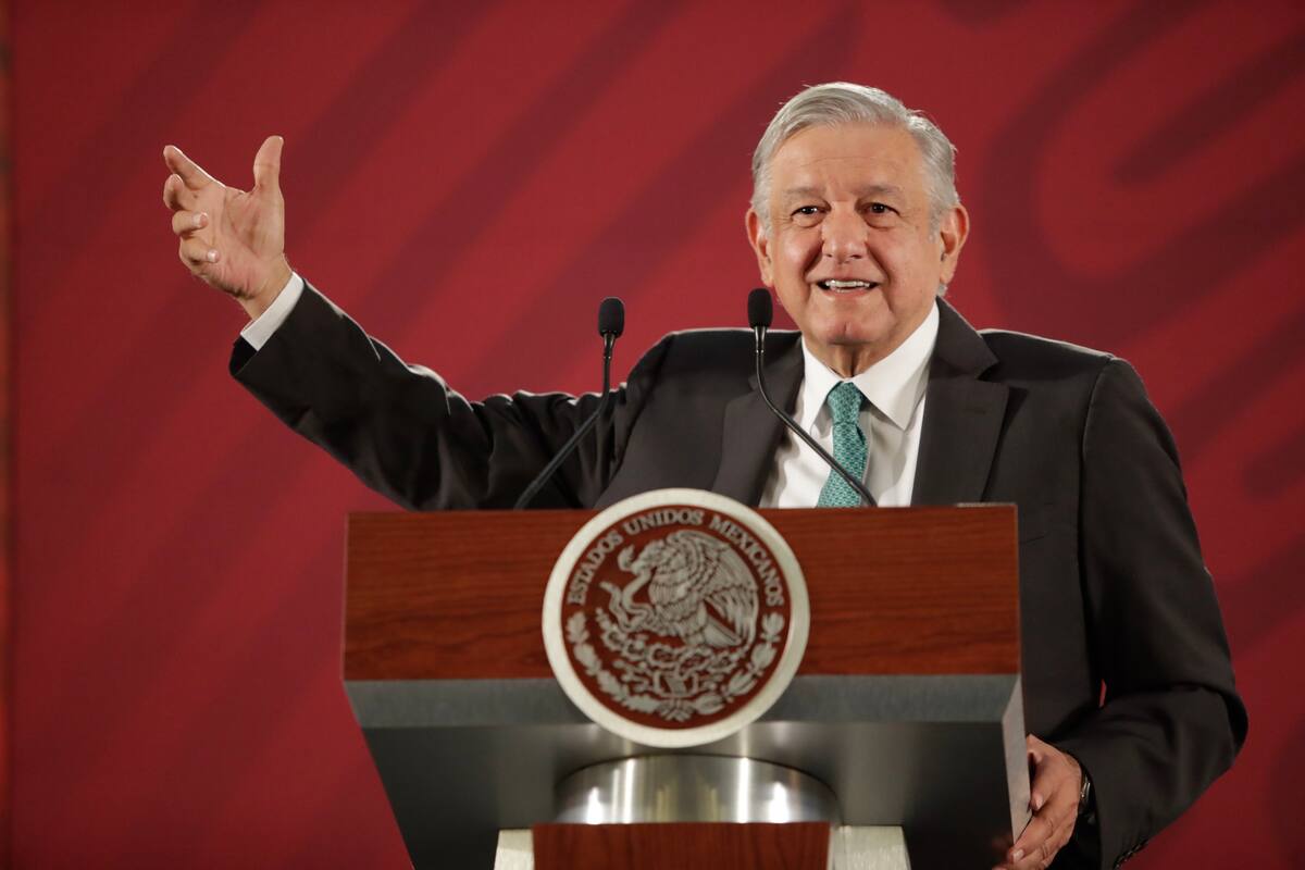 Facebook, dispuesto a ayudar con telecomunicaciones: AMLO