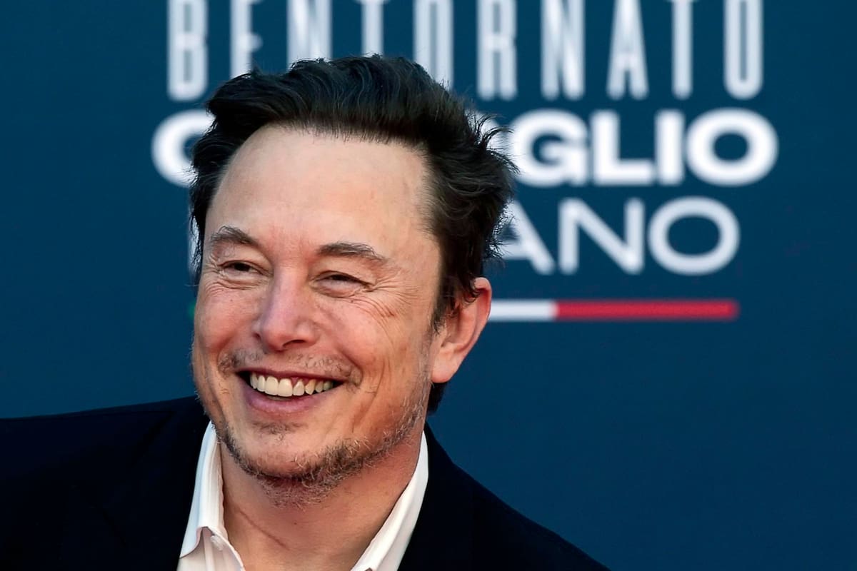 Elon Musk demanda a restaurante de comida por nombrarlo ‘Pollo y Pizza Tesla’