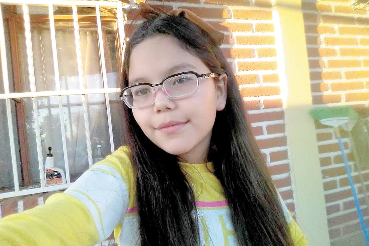 Niña necesita cirugía de ojos para ser maestra