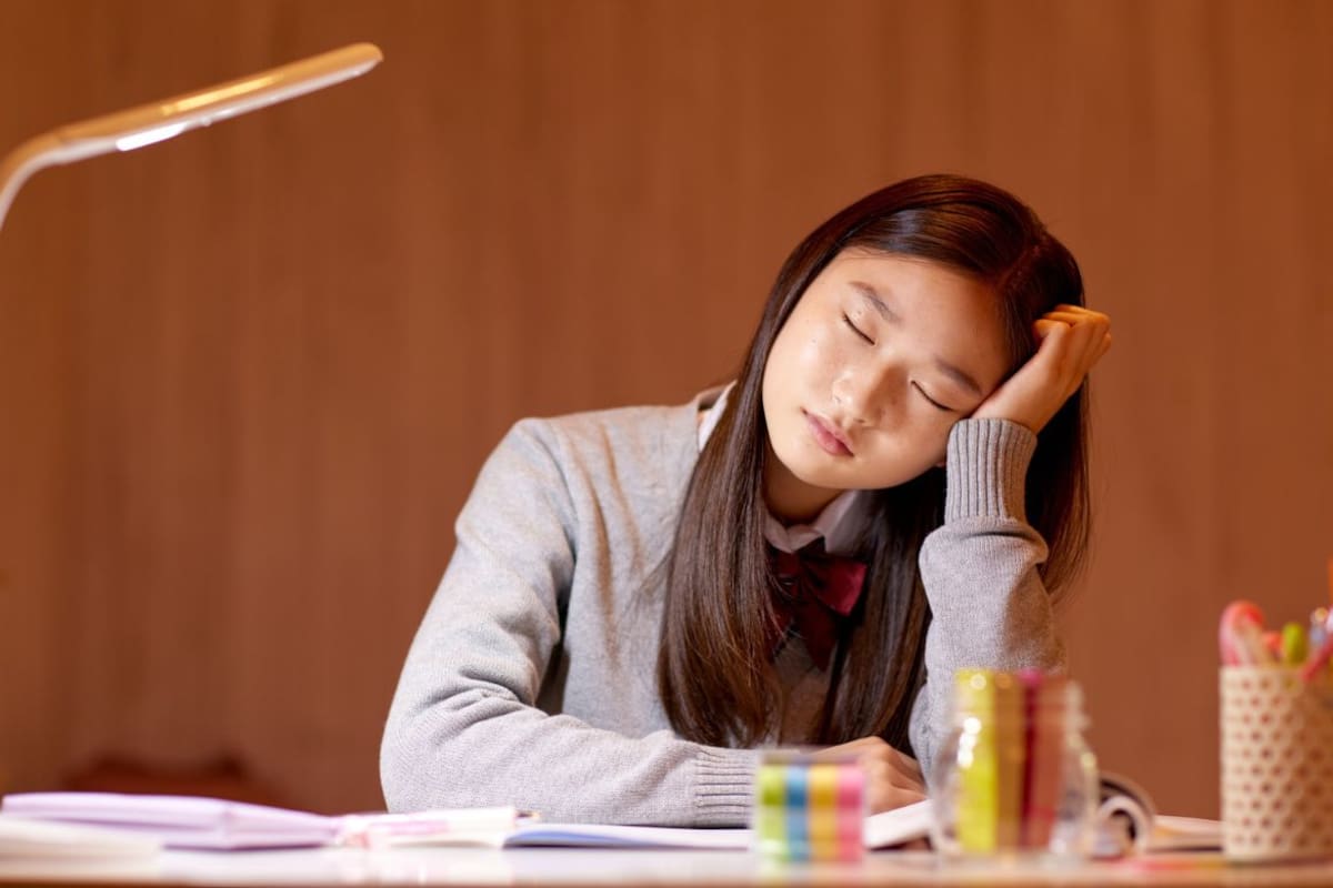 El fenómeno de la “Generación Agotada”: Por qué los jóvenes terminan el día exhaustos sin haber hecho “demasiado”, segun la psicología