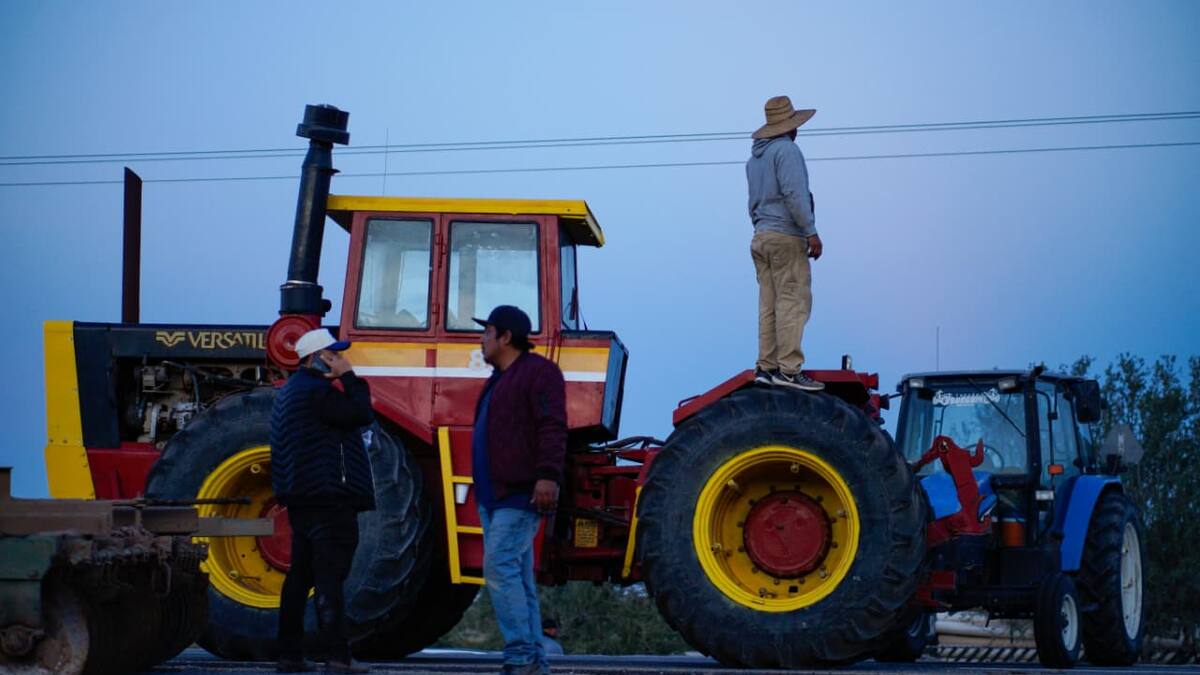 Bloqueos por la Ley de Aguas: Agricultores cierran 4 puentes y carreteras en 3 estados ante votación de Diputados ¿cómo les afecta la reforma y por qué están tan enojados?