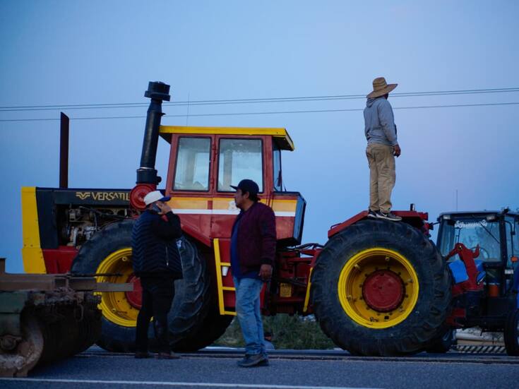 Bloqueos por la Ley de Aguas: Agricultores cierran 4 puentes y carreteras en 3 estados ante votación de Diputados ¿cómo les afecta la reforma y por qué están tan enojados?