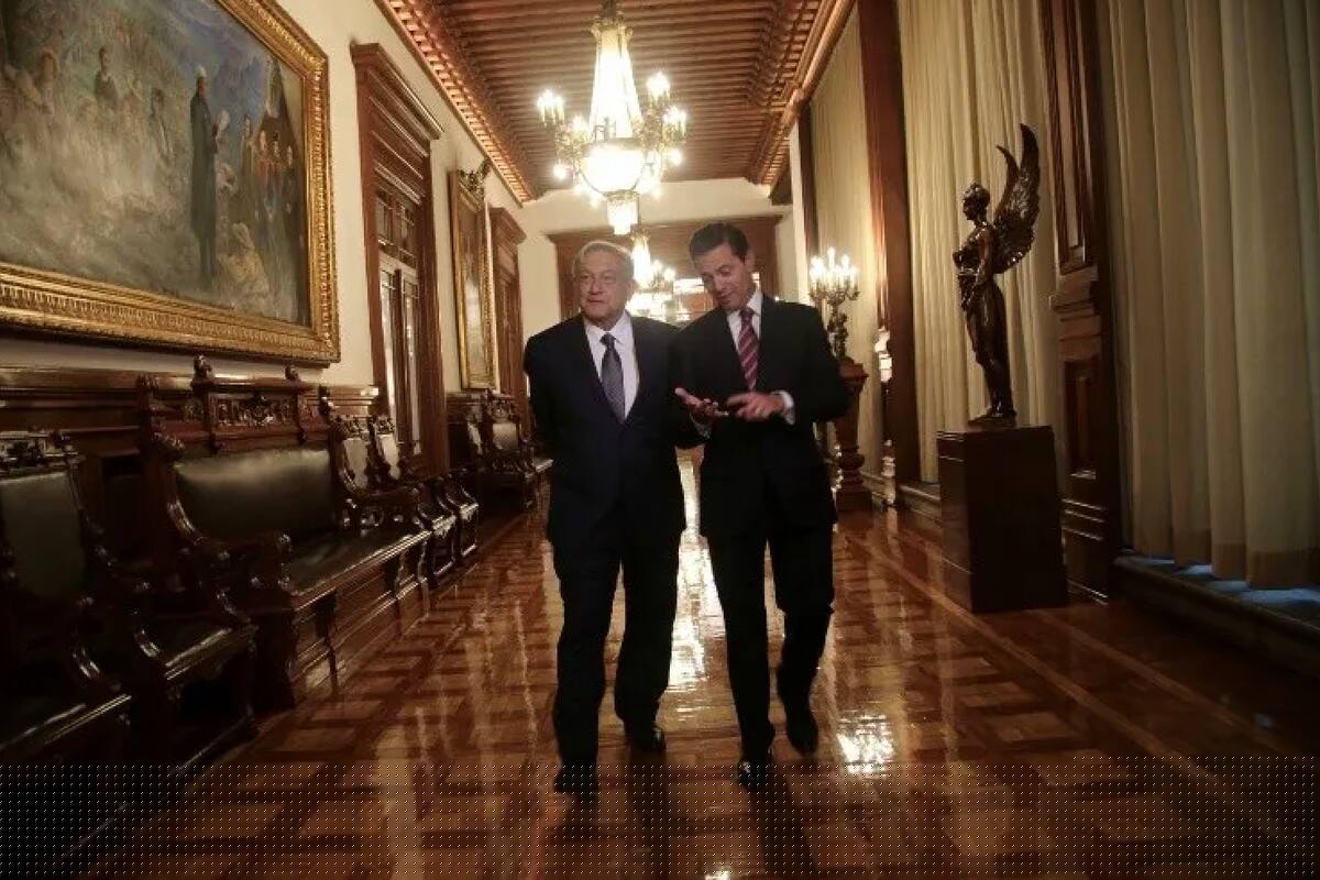 AMLO dice vivir en modesto departamento en Palacio Nacional que Peña y Calderón usaban de descanso