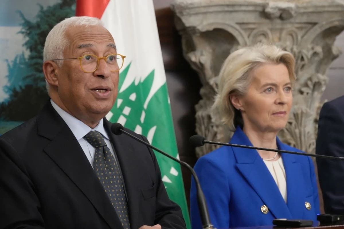 El presidente del Consejo Europeo, Antonio Costa (izquierda), lee una declaración junto a la presidenta de la Comisión Europea, Ursula von der Leyen, en el palacio presidencial en Baabda, al este de Beirut, Líbano, el viernes 9 de enero de 2026. | Crédito: AP/Hussein Malla