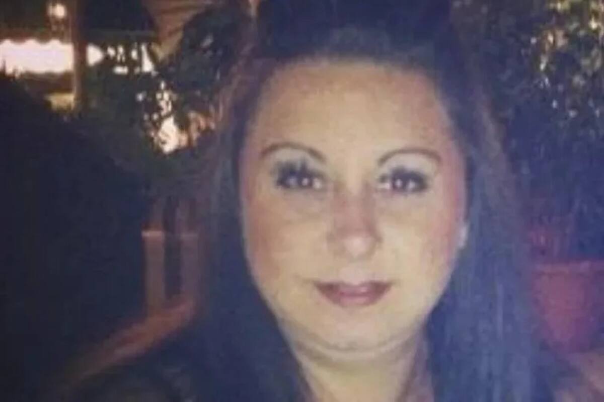 Jade Ellis, madre de 2 hijos, murió después de que los médicos no le hicieran los estudios correspondientes a sus síntomas y la mandaran a casa con paracetamol. Foto: Especial (SWNS vía Daily Mail)
