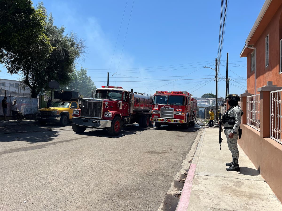 Elementos de la Guardia Nacional y policías municipales acudieron para ayudar en las labores de custodia.