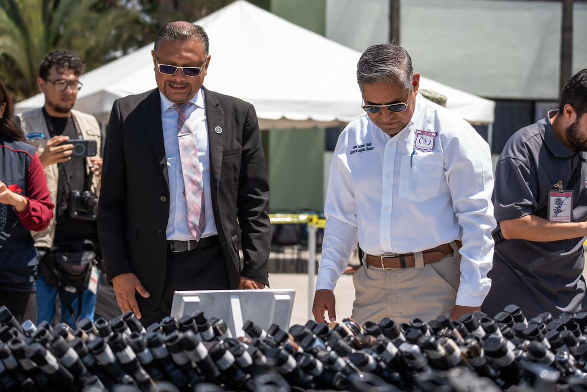 Autoridades destruyeron mil 149 armas de fuego, además de cargadores y cartuchos asegurados en distintos operativos realizados en Baja California. Foto: Border Zoom