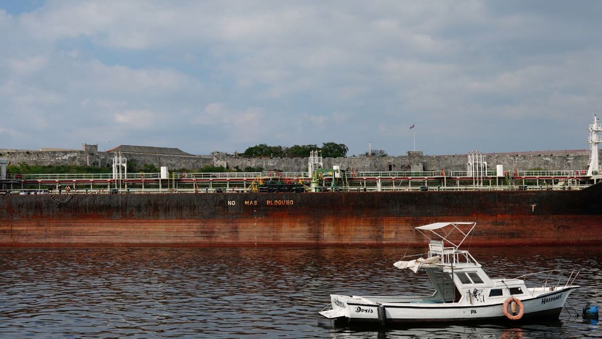 El petrolero ruso Anatoly Kolodkin llegó a Cuba con 100 mil toneladas de crudo para aliviar temporalmente la crisis energética que ha provocado apagones generalizados en toda la isla