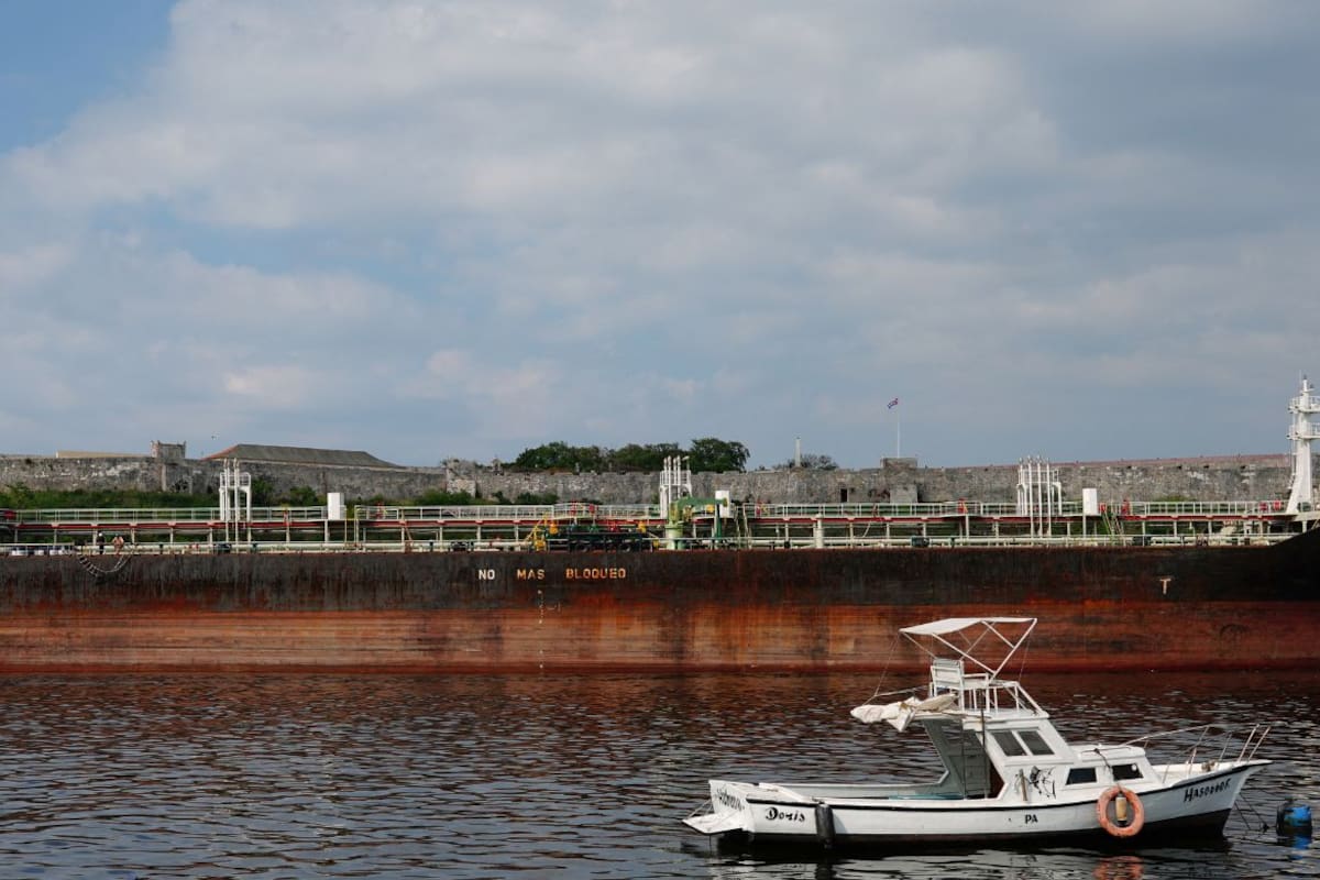 El petrolero ruso Anatoly Kolodkin llegó a Cuba con 100 mil toneladas de crudo para aliviar temporalmente la crisis energética que ha provocado apagones generalizados en toda la isla