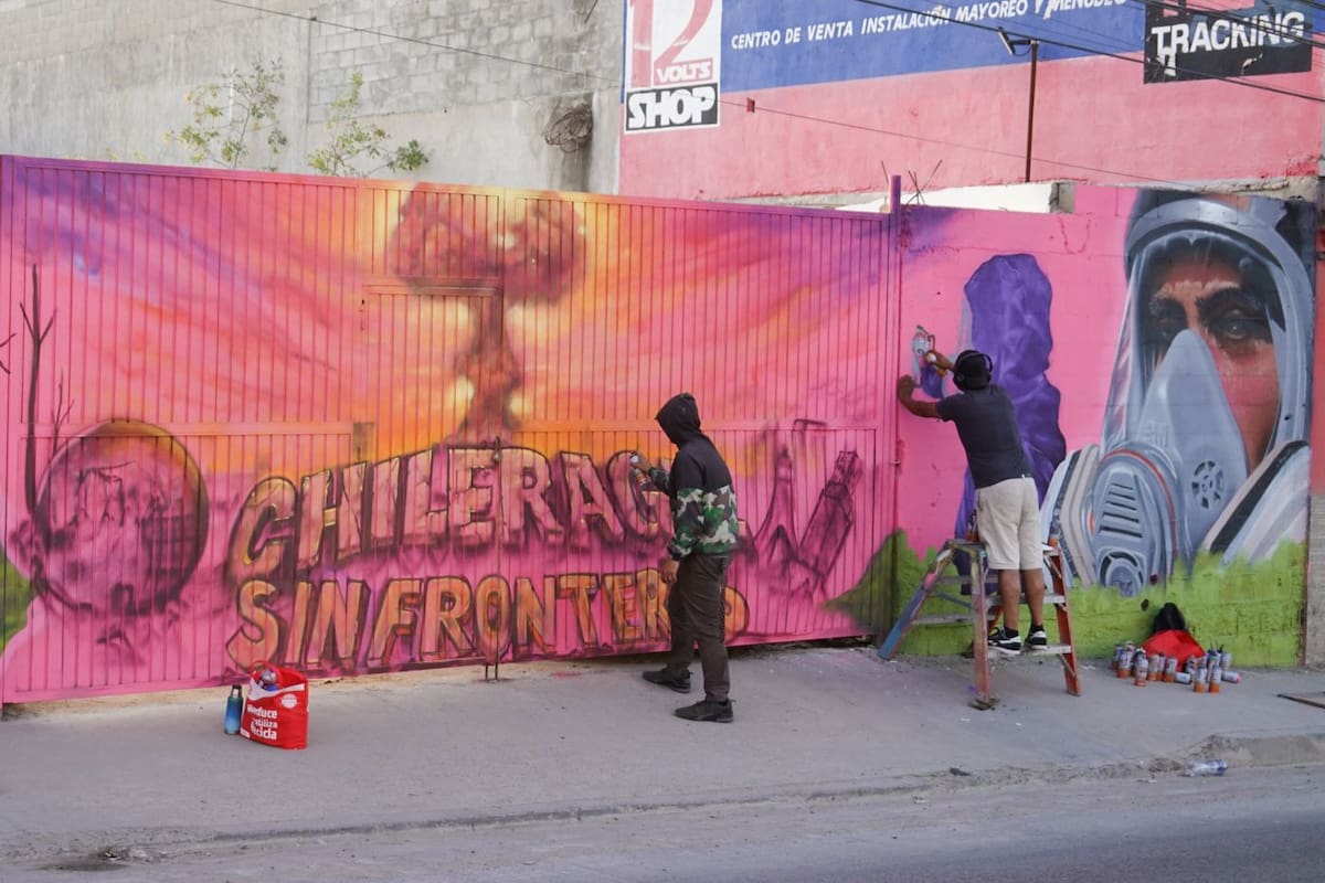 Serie interviene la Zona Este con mural surrealista en Jardín Dorado