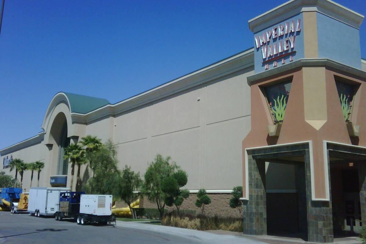 Golpea crisis al “mall” de el Centro