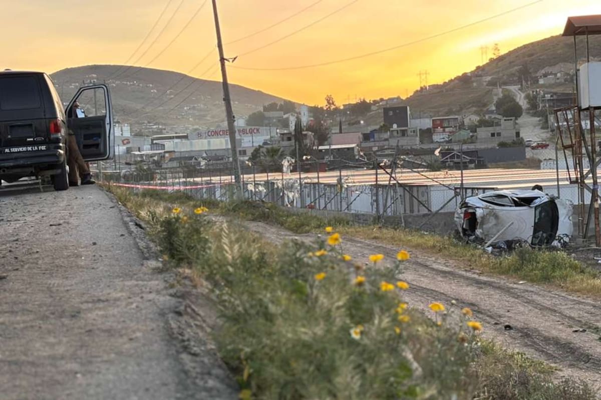 Volcadura en carretera libre Tijuana-Tecate deja dos muertos y dos lesionados
