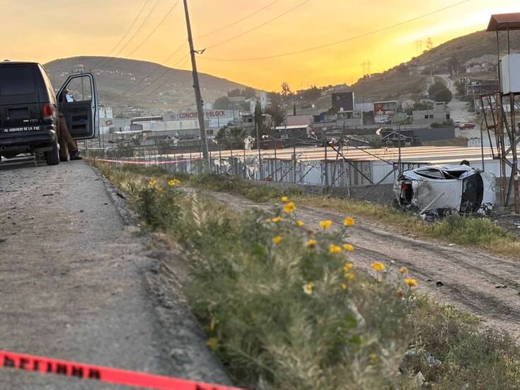 Volcadura en carretera libre Tijuana-Tecate deja dos muertos y dos lesionados