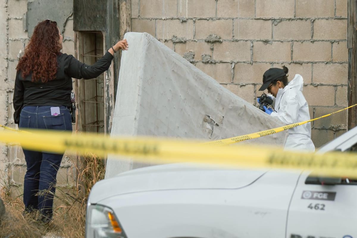 Hallan dos cuerpos con huellas de violencia en lote baldío de la colonia Alemán