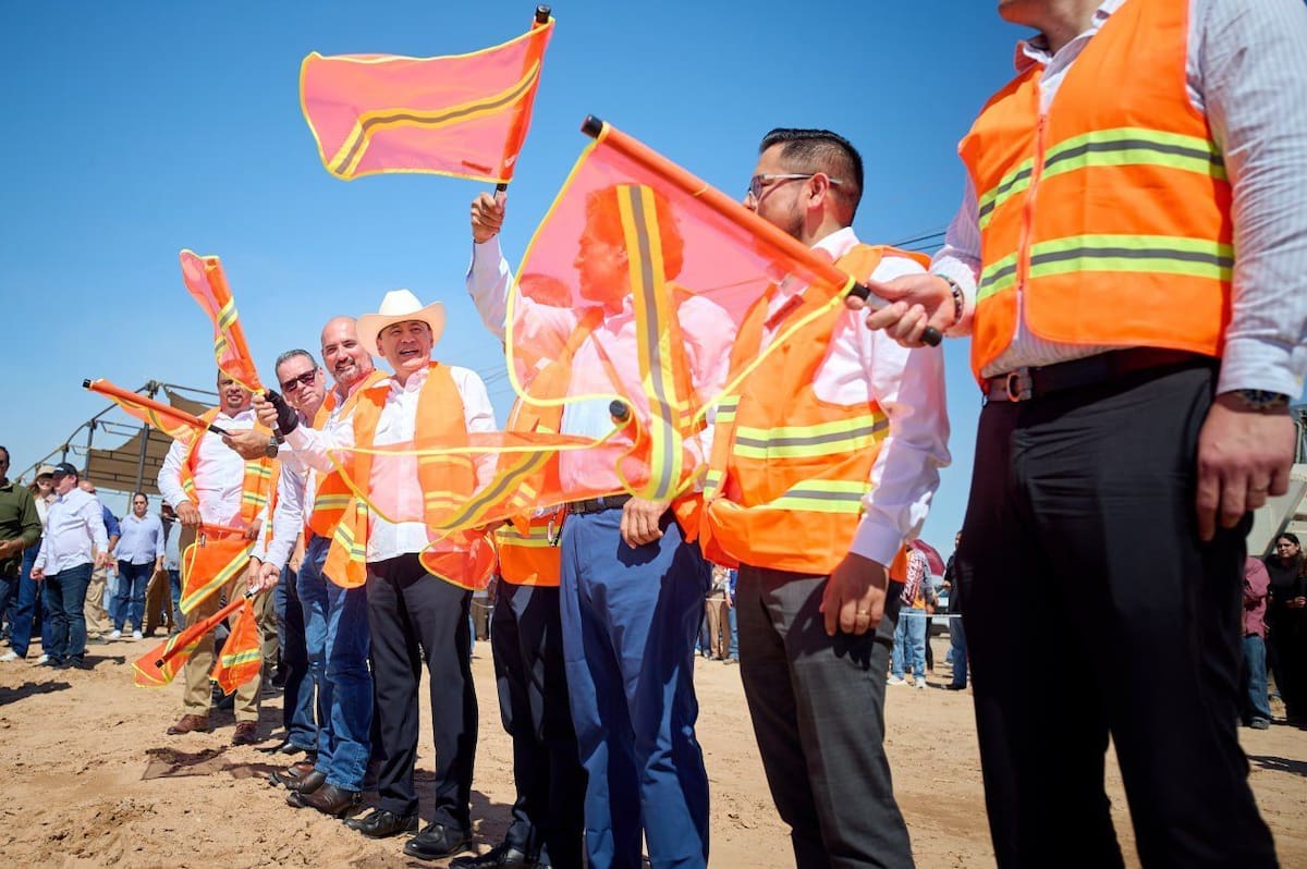 La obra contempla modernizar más de 88 kilómetros de la carretera Sonoyta-Puerto Peñasco con una inversión de mil 800 millones de pesos. FOTO: ESPECIAL