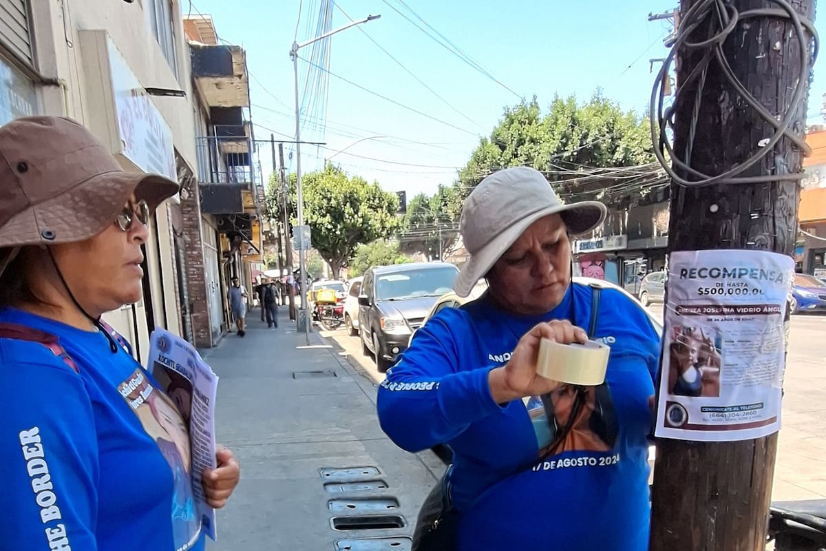 Madres recorren la Zona Centro en busca de sus hijas desaparecidas