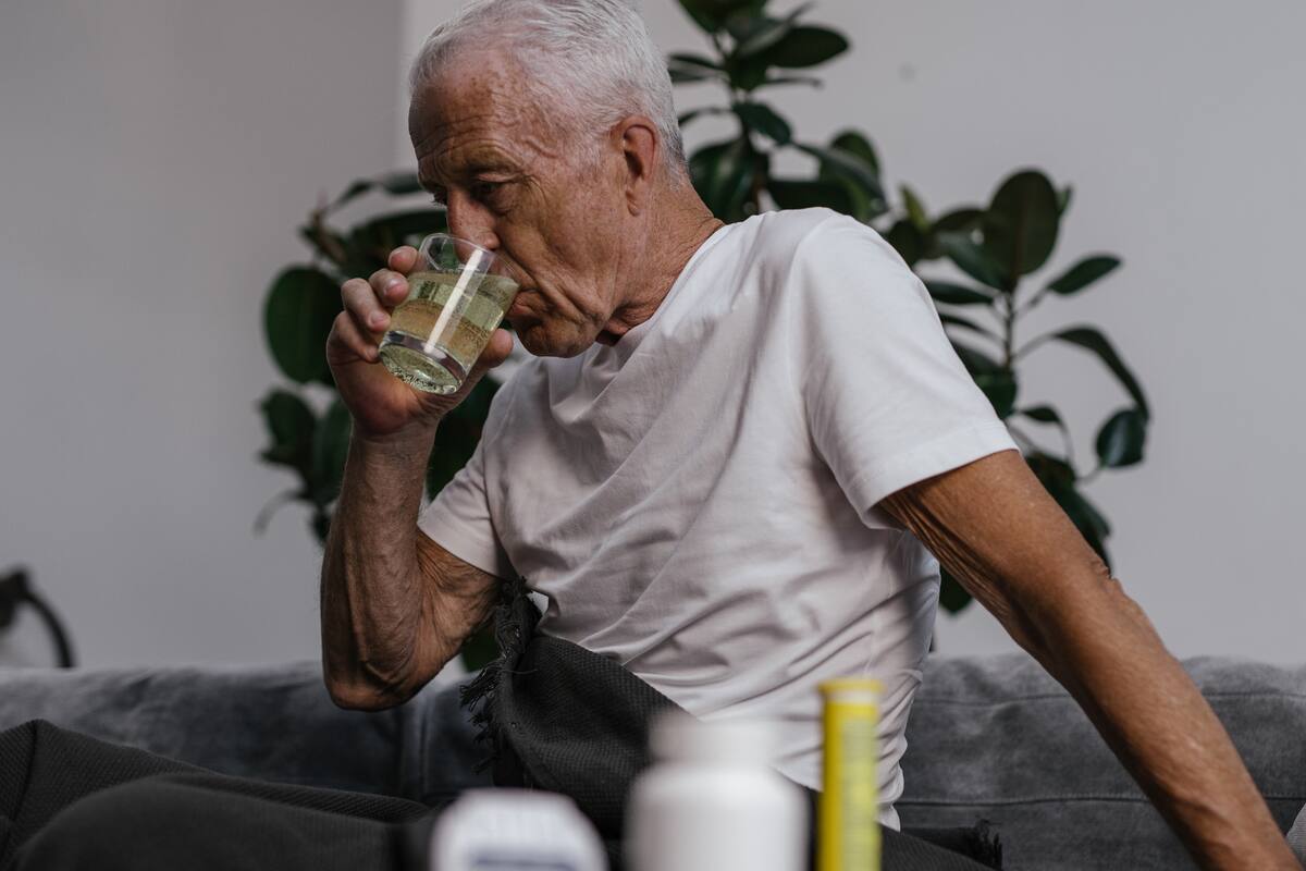 Las bebidas que podrían aumentar el riesgo de Alzheimer, según experto