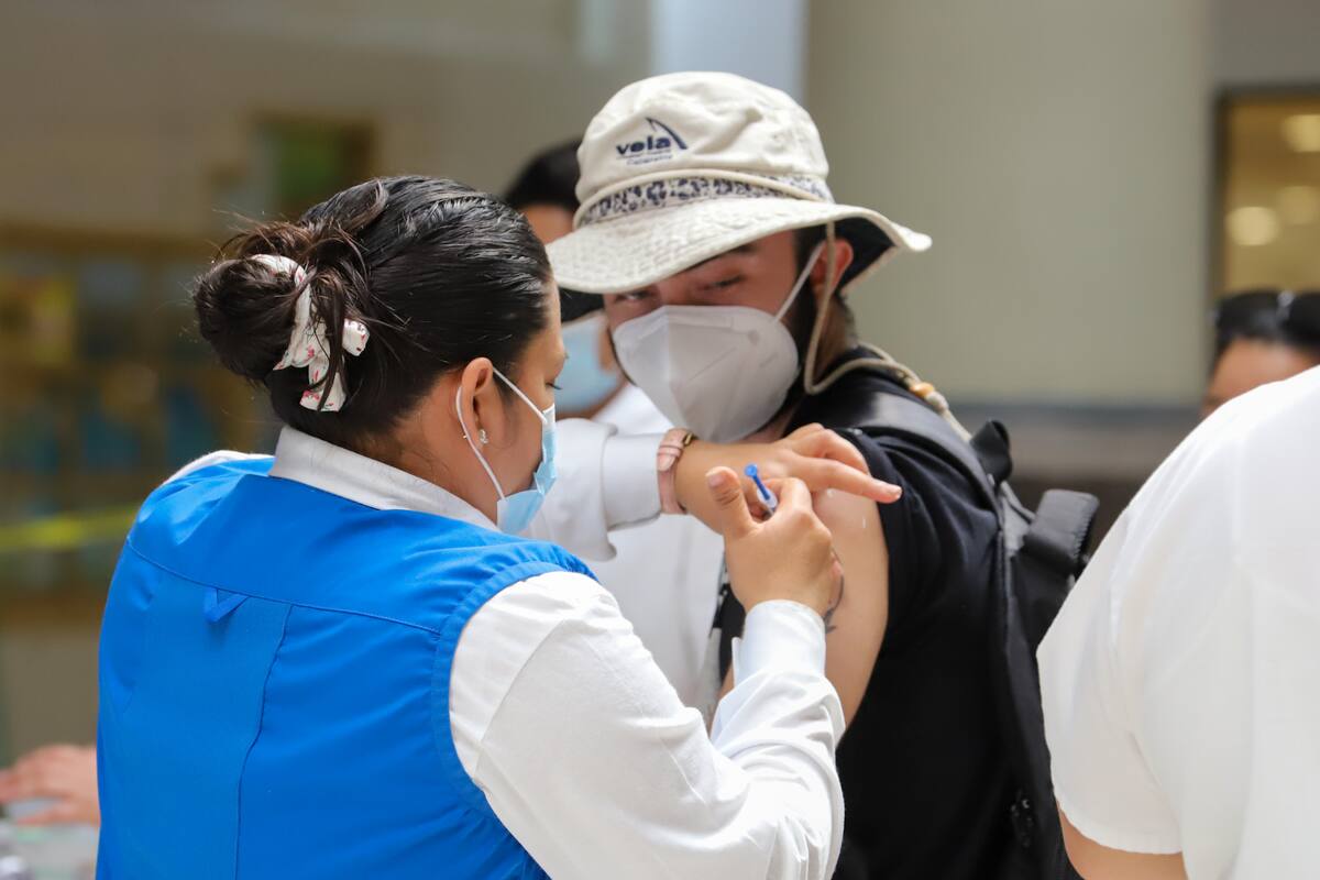 Covid-19: Buscan vacunar a menores en BC con dosis de California