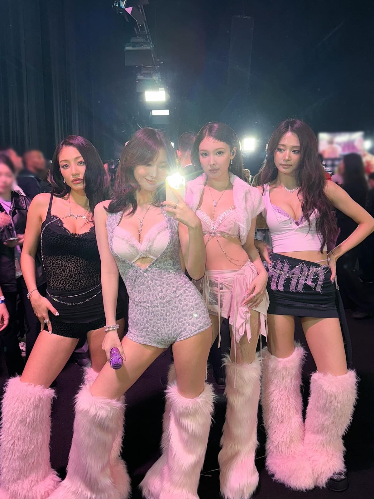 Jihyo, Momo, Nayeon y Tzuyu, integrantes de TWICE en el Victoria's Secret Fashion Show 2025 | Instagram @twicetagram