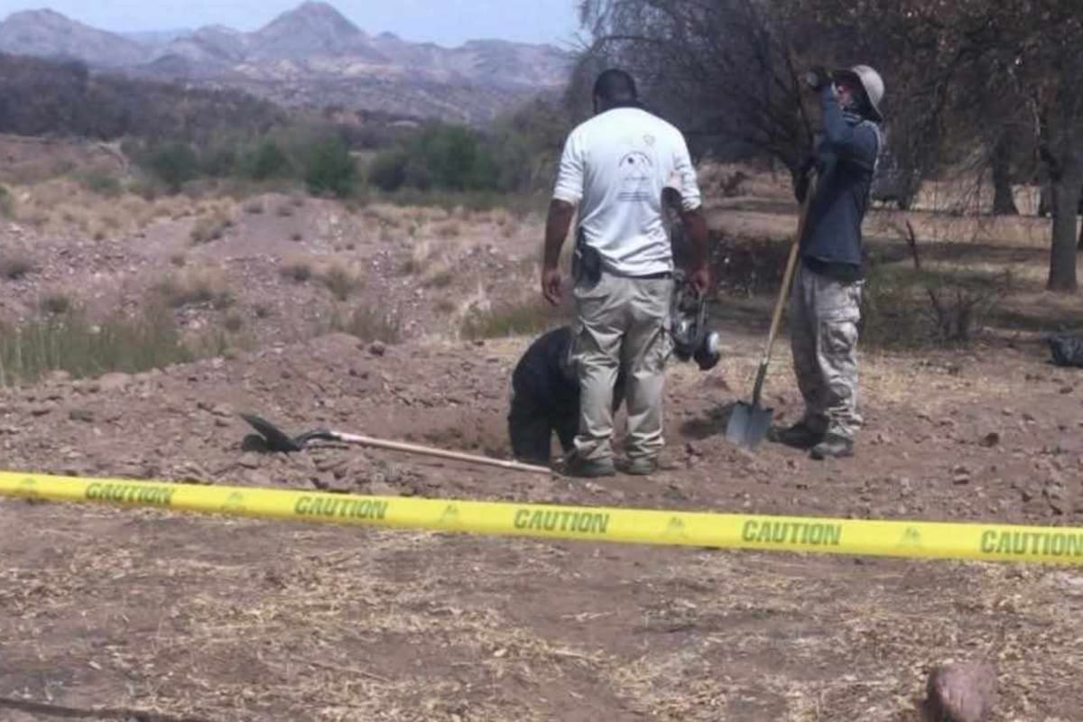 Encuentran cuerpo en fosa de Nogales