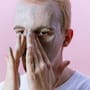 Exfoliación para hombres: por qué y cómo hacerla bien