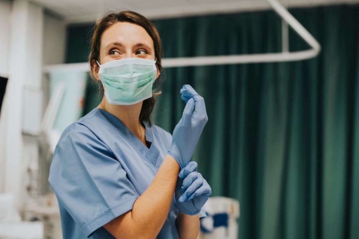 Proponen iniciativa para limitar a 40 horas semanales la jornada laboral de los médicos residentes y prohibir guardias que excedan 16 horas continuas
