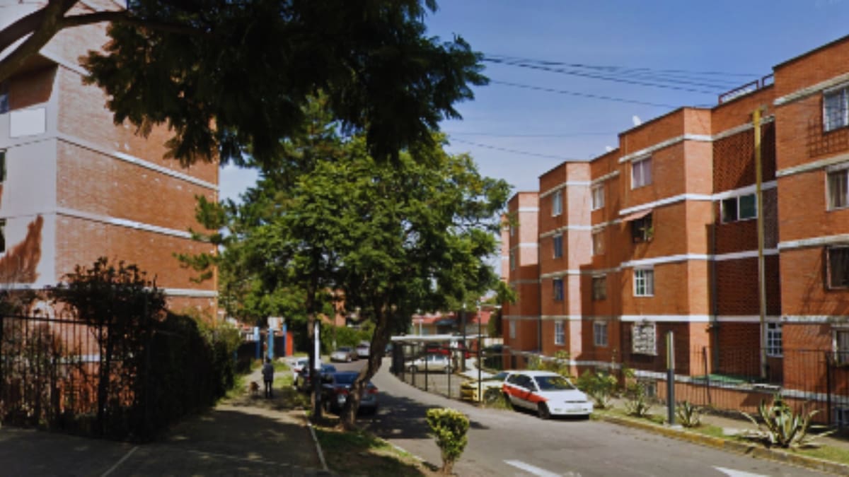 En la declaración de compra-venta del nuevo inmueble, Márquez Hernández reportó como domicilio anterior un departamento en la colonia Fuentes Brotantes, en Tlalpan.
