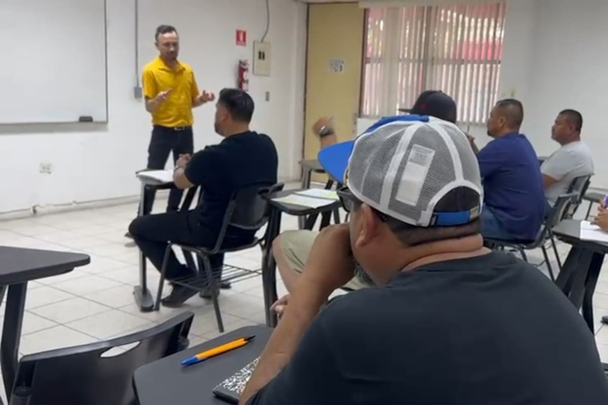 Por miedo a perder su visa, chóferes aprenden inglés