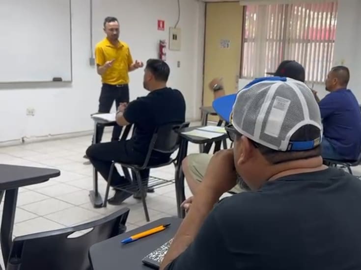 Por miedo a perder su visa, chóferes aprenden inglés